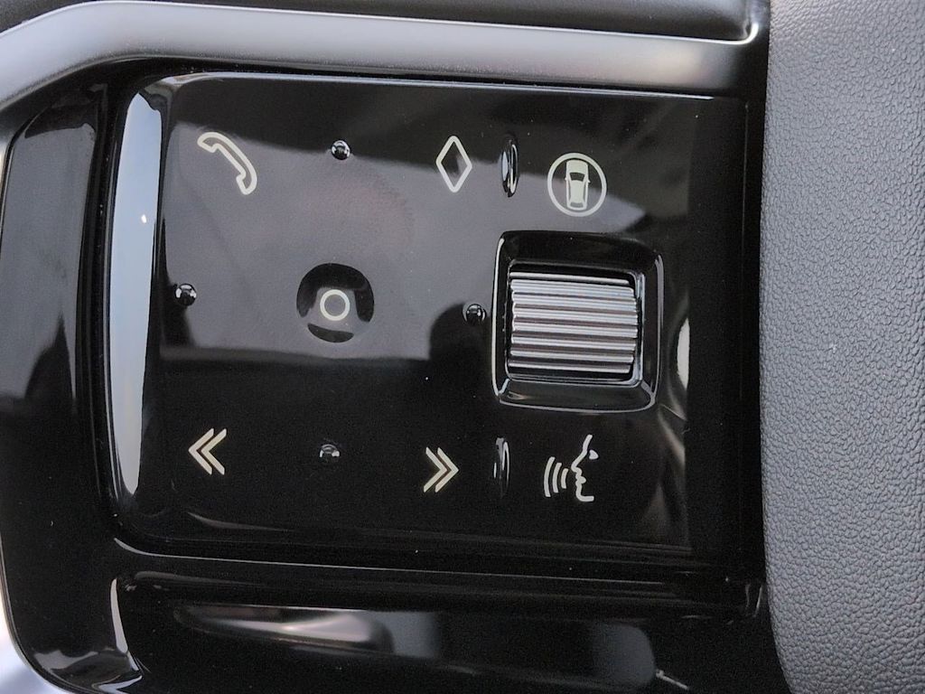 Thumbnail: 2025 Land Rover Discovery Sport - 30