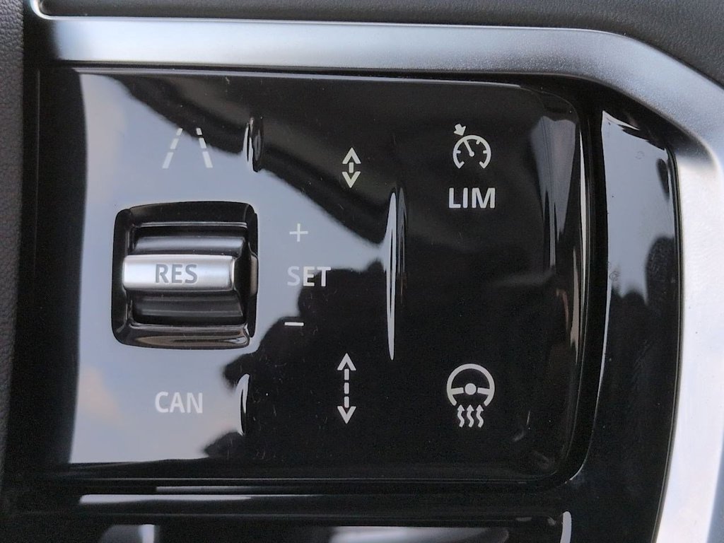 Thumbnail: 2025 Land Rover Discovery Sport - 31