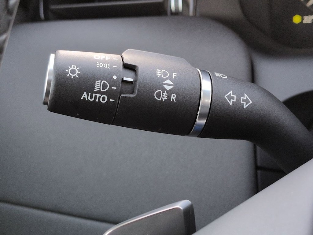 Thumbnail: 2025 Land Rover Discovery Sport - 33