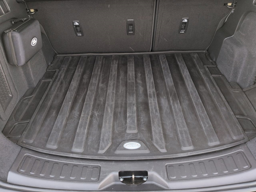 Thumbnail: 2025 Land Rover Discovery Sport - 17