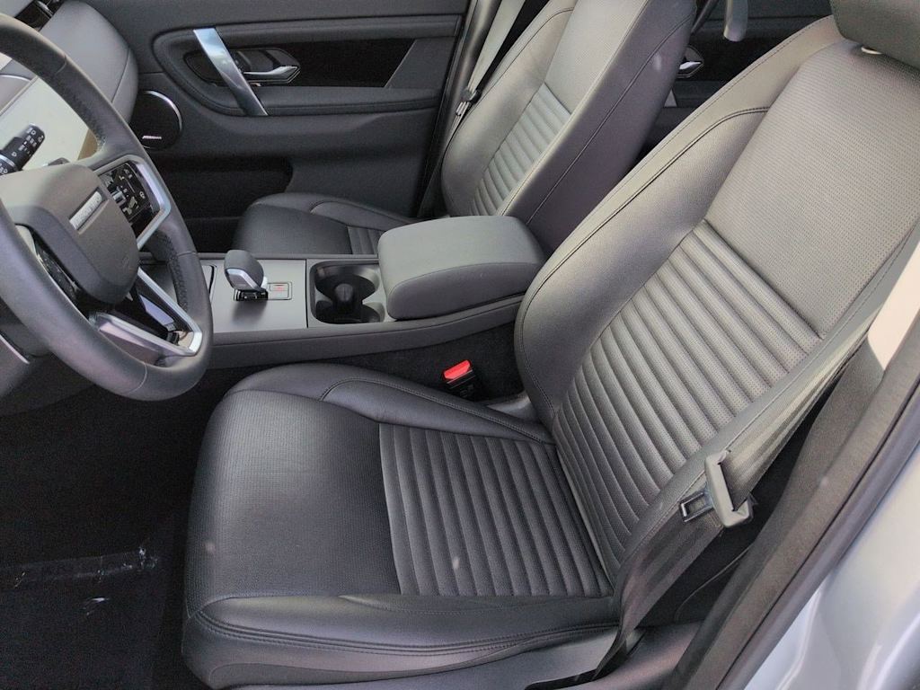 Thumbnail: 2025 Land Rover Discovery Sport - 11