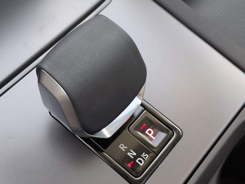 Thumbnail: 2025 Land Rover Discovery Sport - 18