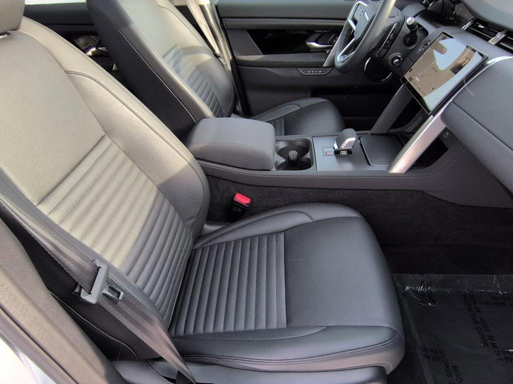 Thumbnail: 2025 Land Rover Discovery Sport - 12