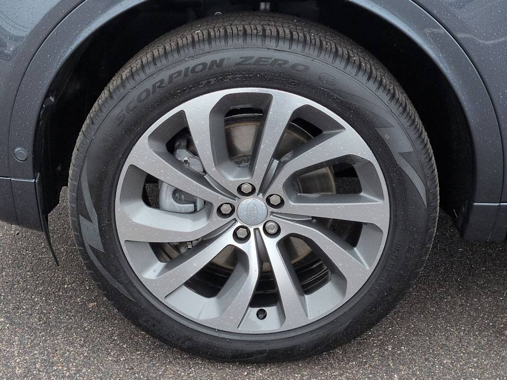 Thumbnail: 2025 Land Rover Discovery Sport - 8