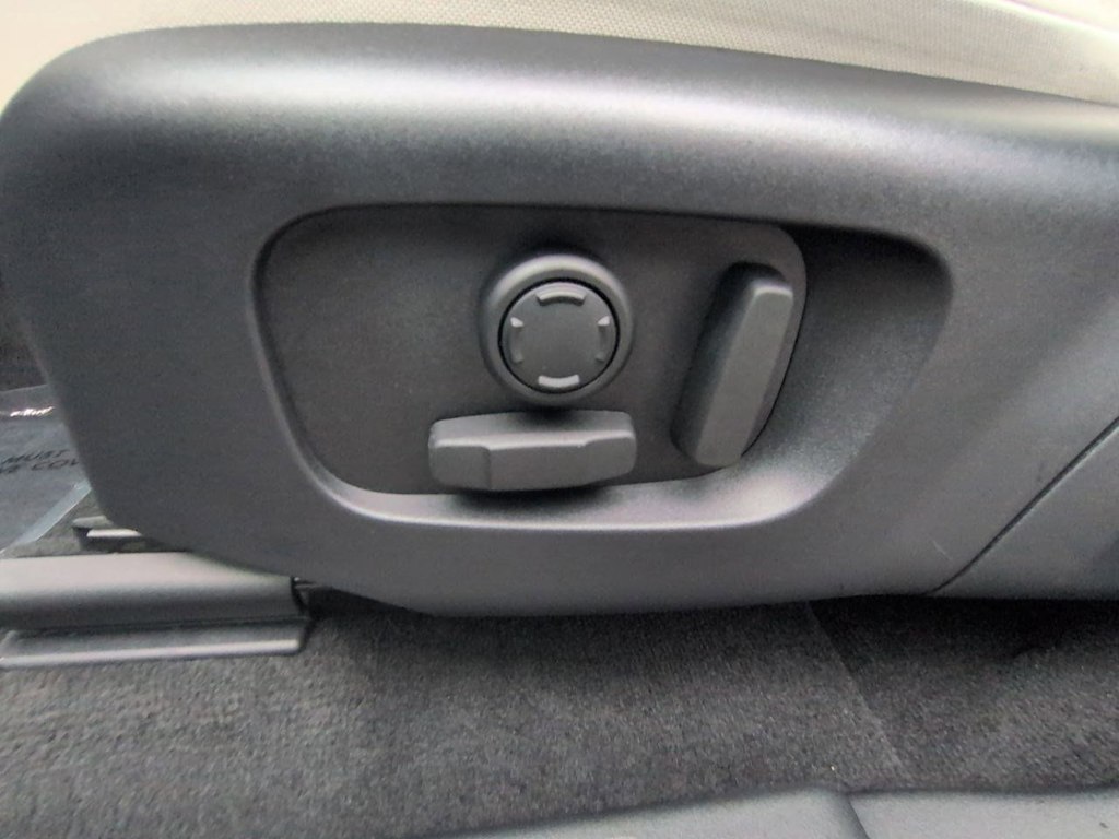 Thumbnail: 2025 Land Rover Discovery Sport - 26