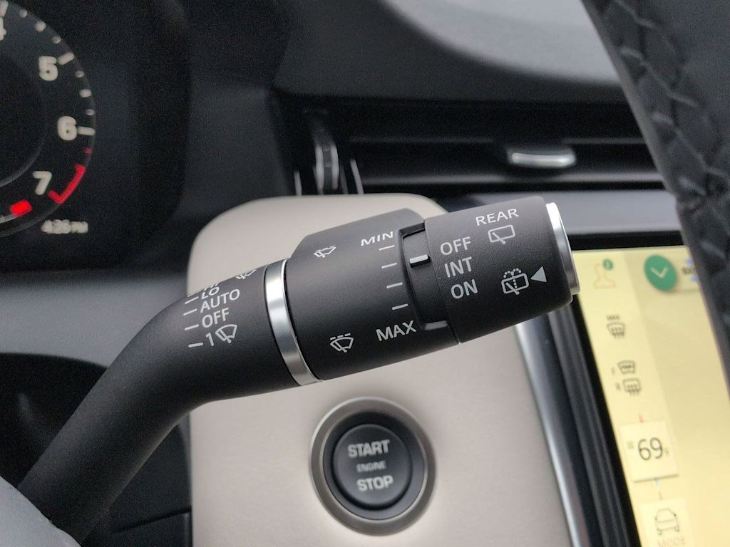 Thumbnail: 2025 Land Rover Discovery Sport - 16