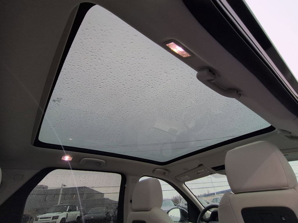 Thumbnail: 2025 Land Rover Discovery Sport - 30