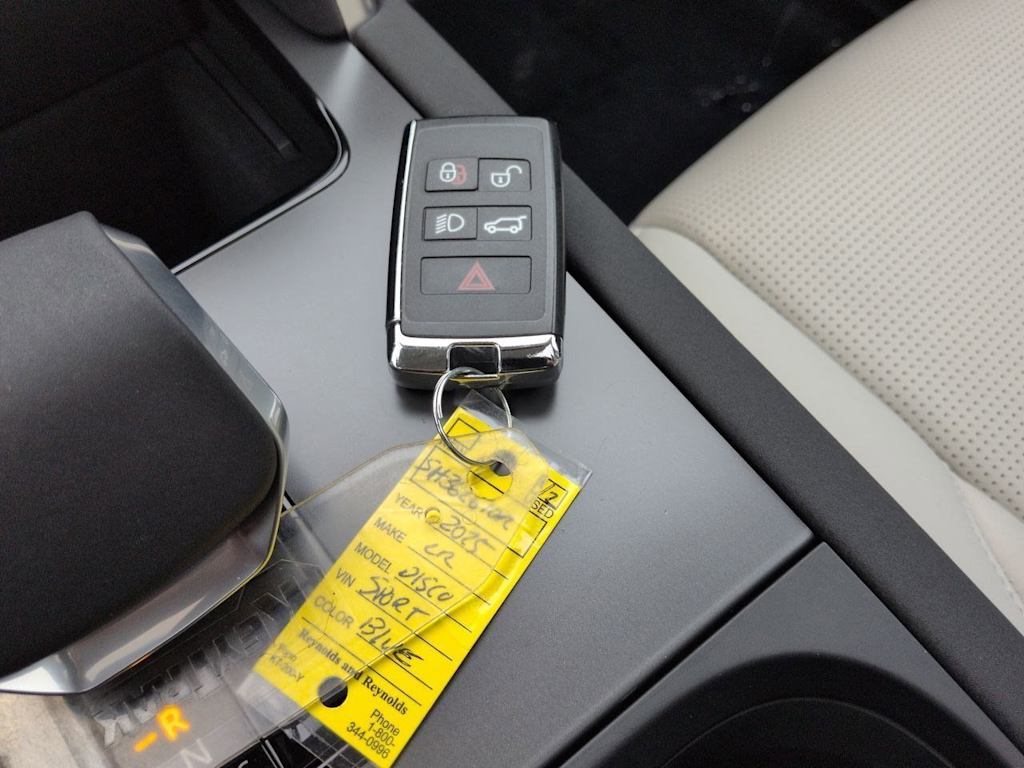 Thumbnail: 2025 Land Rover Discovery Sport - 38