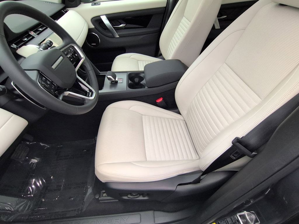 Thumbnail: 2025 Land Rover Discovery Sport - 11