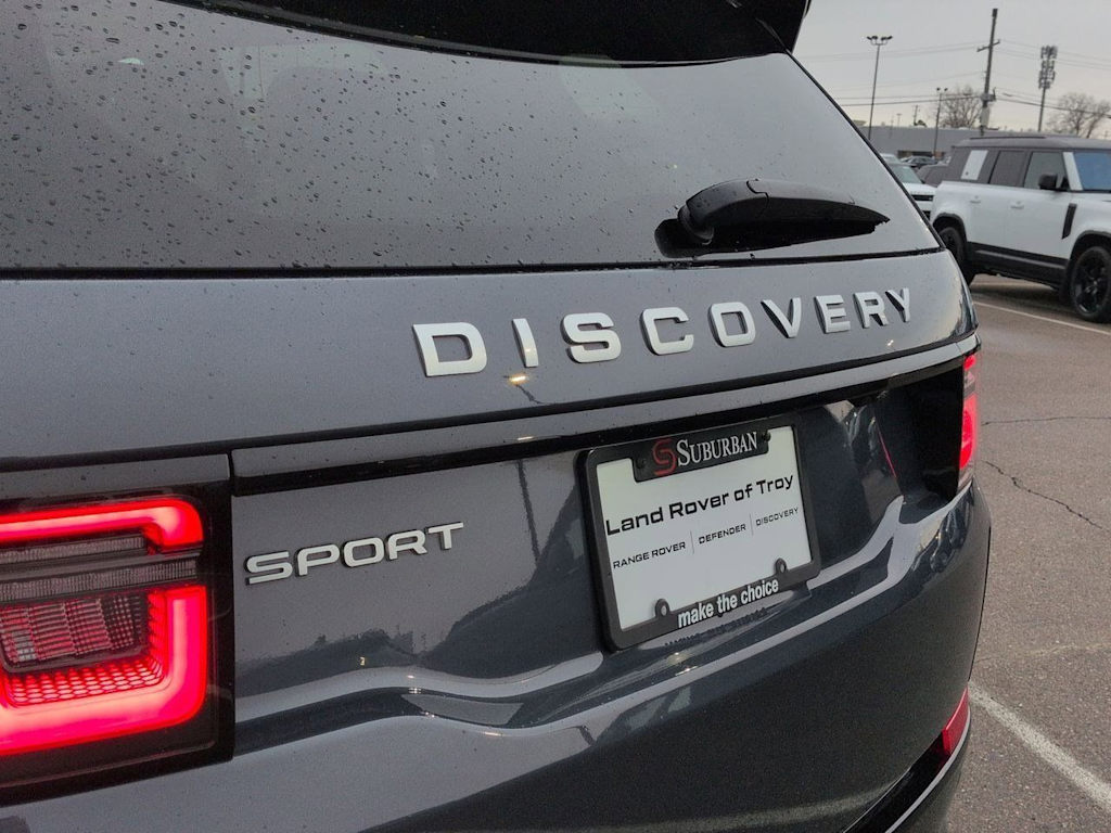Thumbnail: 2025 Land Rover Discovery Sport - 25