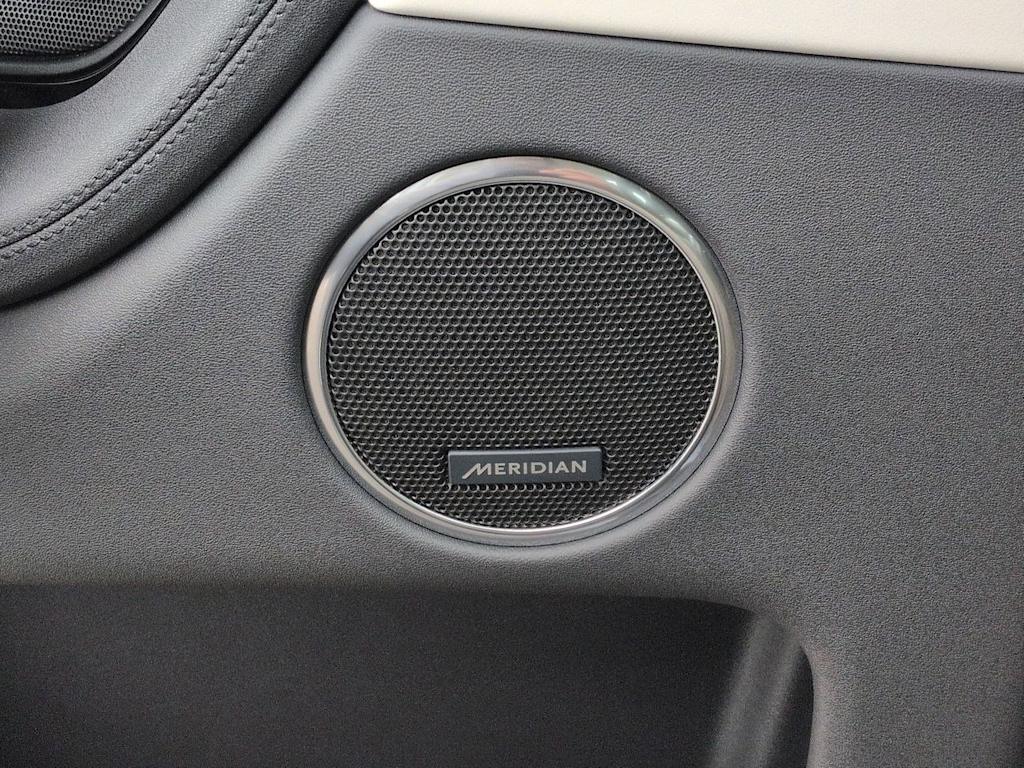 Thumbnail: 2025 Land Rover Discovery Sport - 36