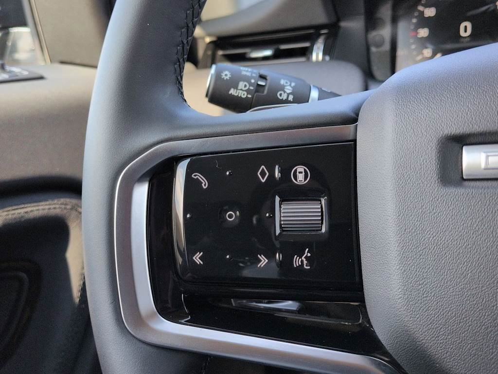 Thumbnail: 2025 Land Rover Discovery Sport - 30