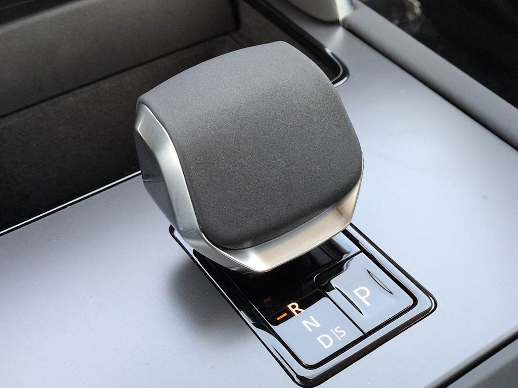 Thumbnail: 2025 Land Rover Discovery Sport - 18