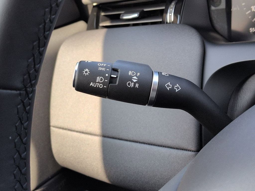 Thumbnail: 2025 Land Rover Discovery Sport - 32