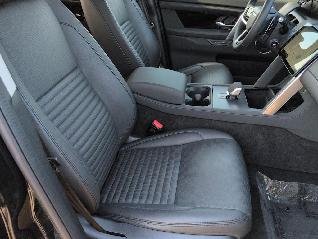 Thumbnail: 2025 Land Rover Discovery Sport - 11