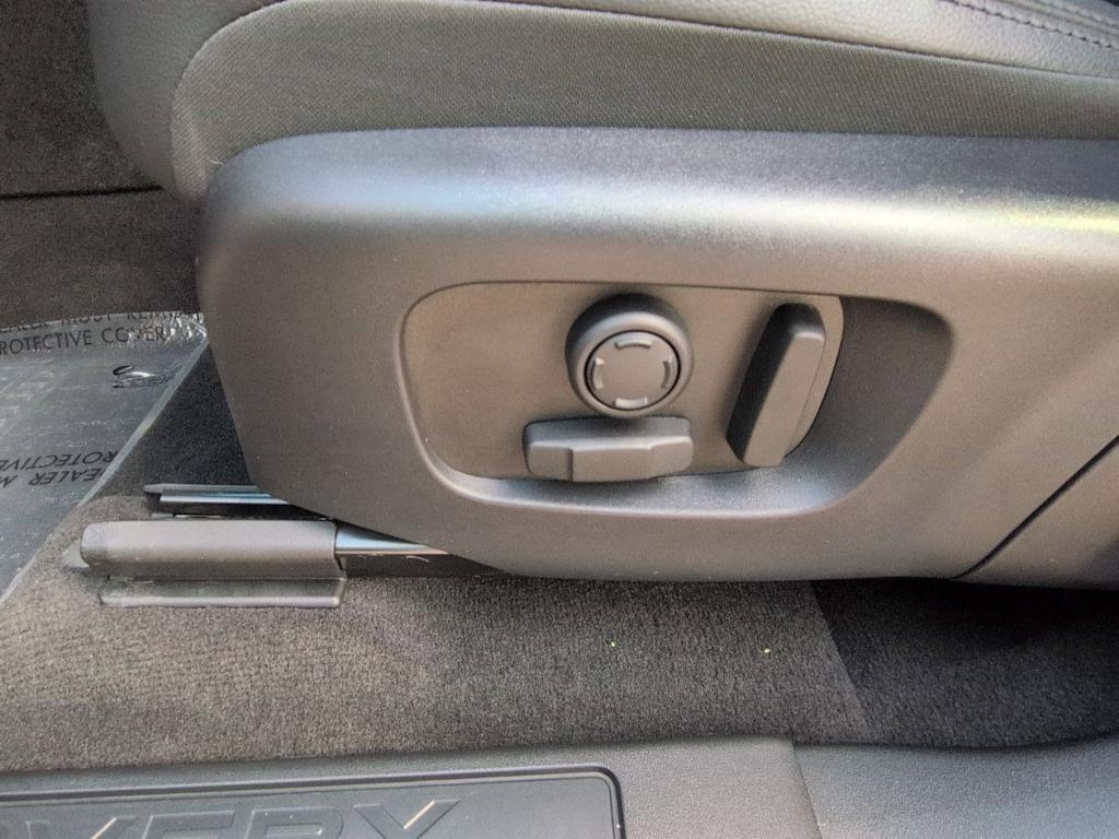 Thumbnail: 2025 Land Rover Discovery Sport - 26