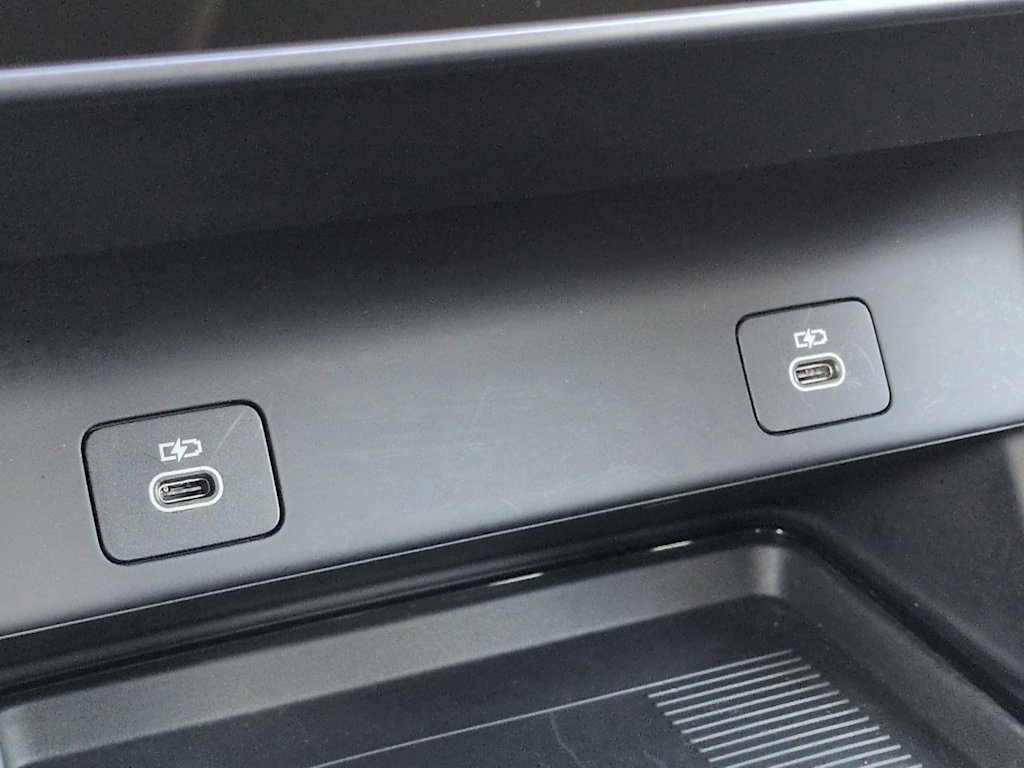 Thumbnail: 2025 Land Rover Discovery Sport - 36