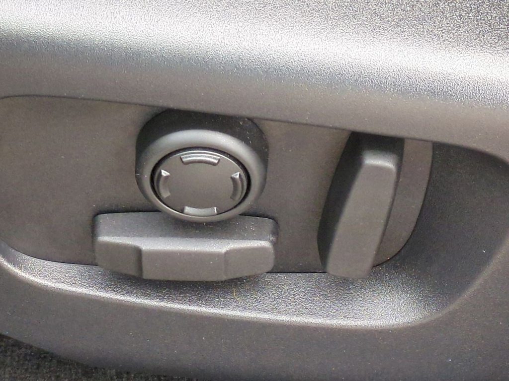 Thumbnail: 2025 Land Rover Discovery Sport - 24