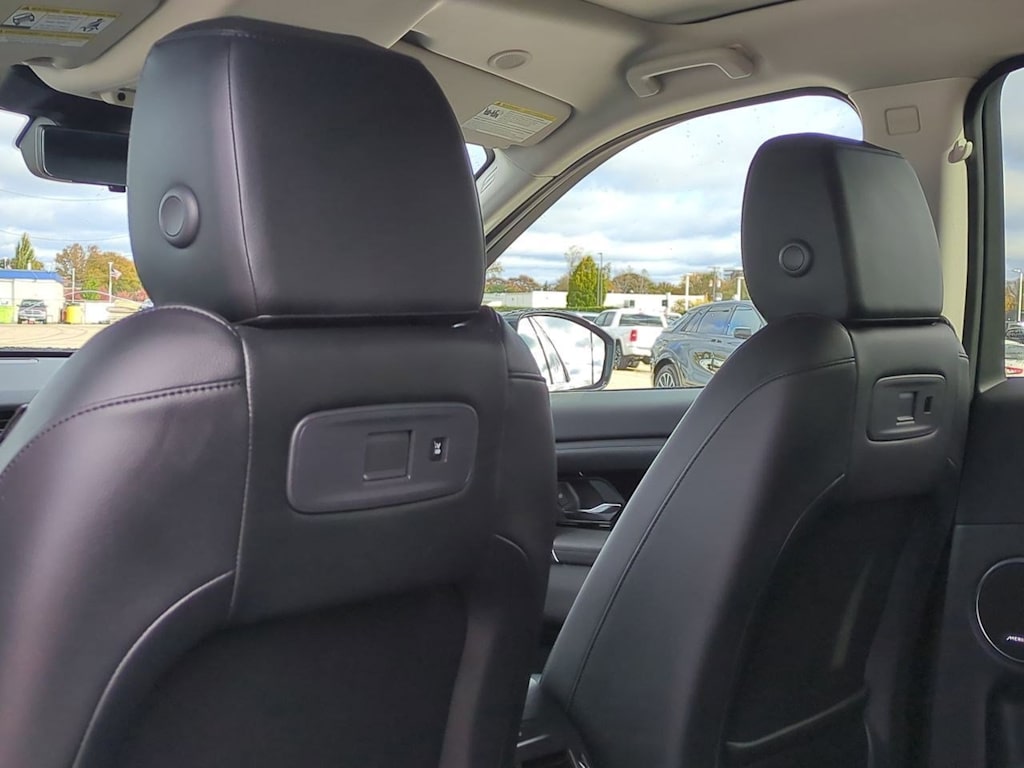 Thumbnail: 2025 Land Rover Discovery Sport - 12