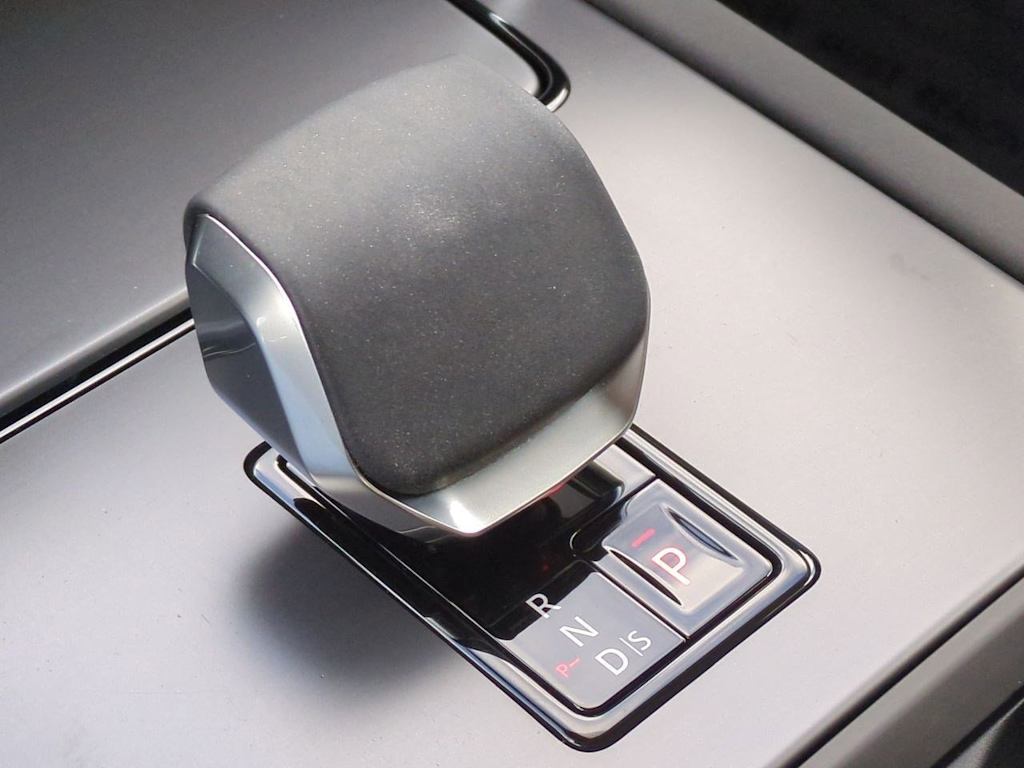 Thumbnail: 2025 Land Rover Discovery Sport - 17