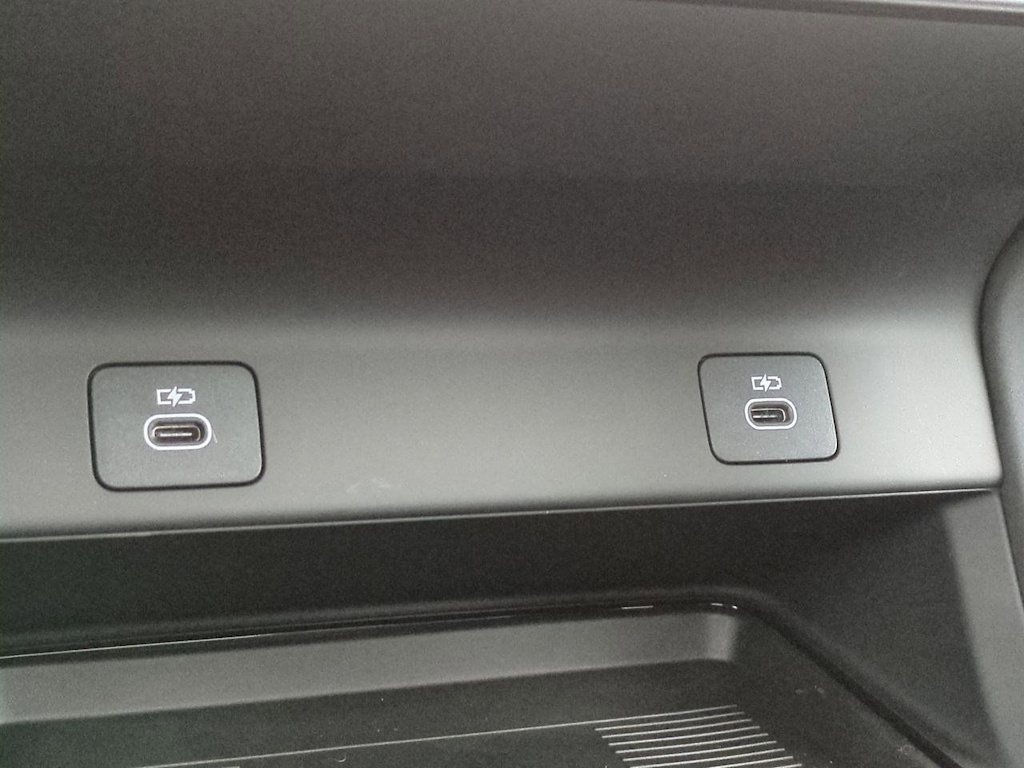 Thumbnail: 2025 Land Rover Discovery Sport - 35