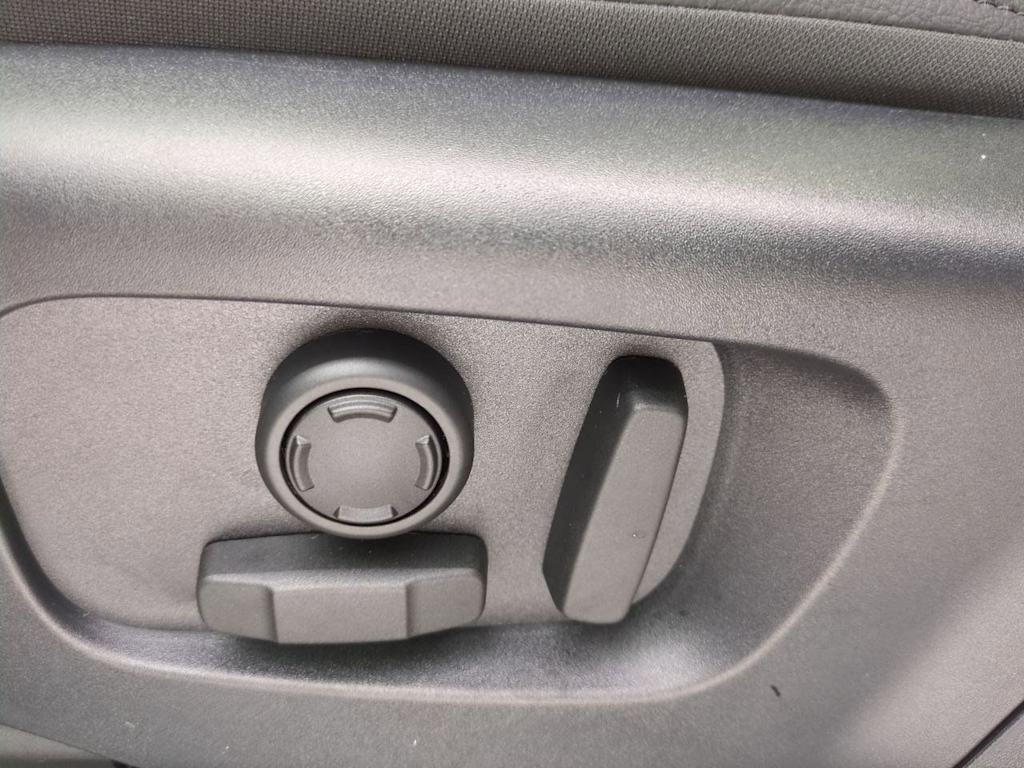 Thumbnail: 2025 Land Rover Discovery Sport - 24