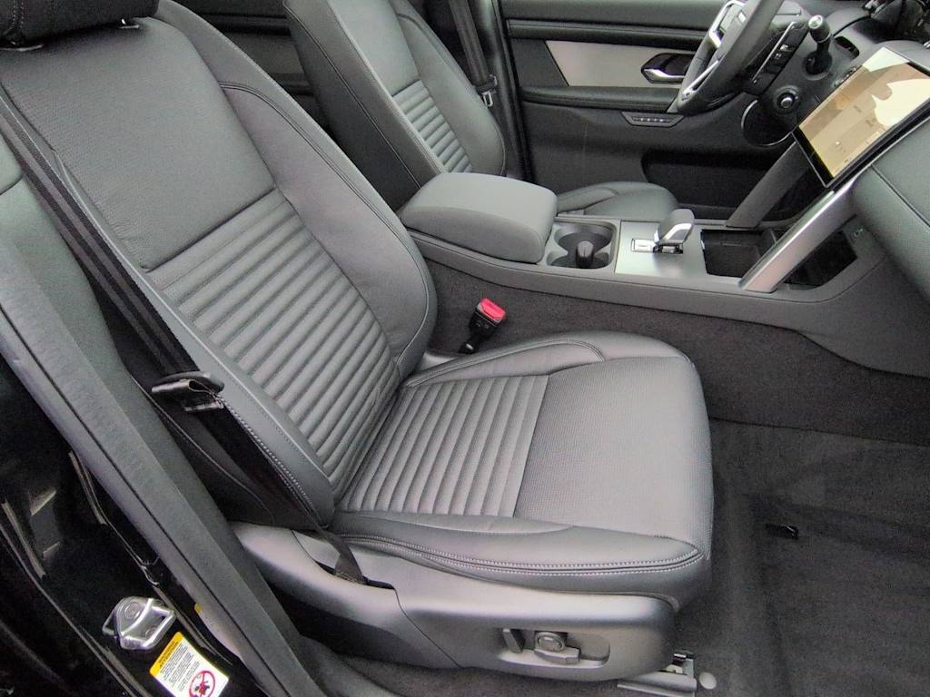 Thumbnail: 2026 Land Rover Discovery Sport - 12