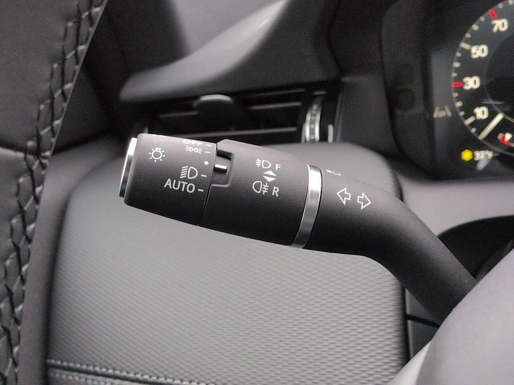 Thumbnail: 2026 Land Rover Discovery Sport - 33