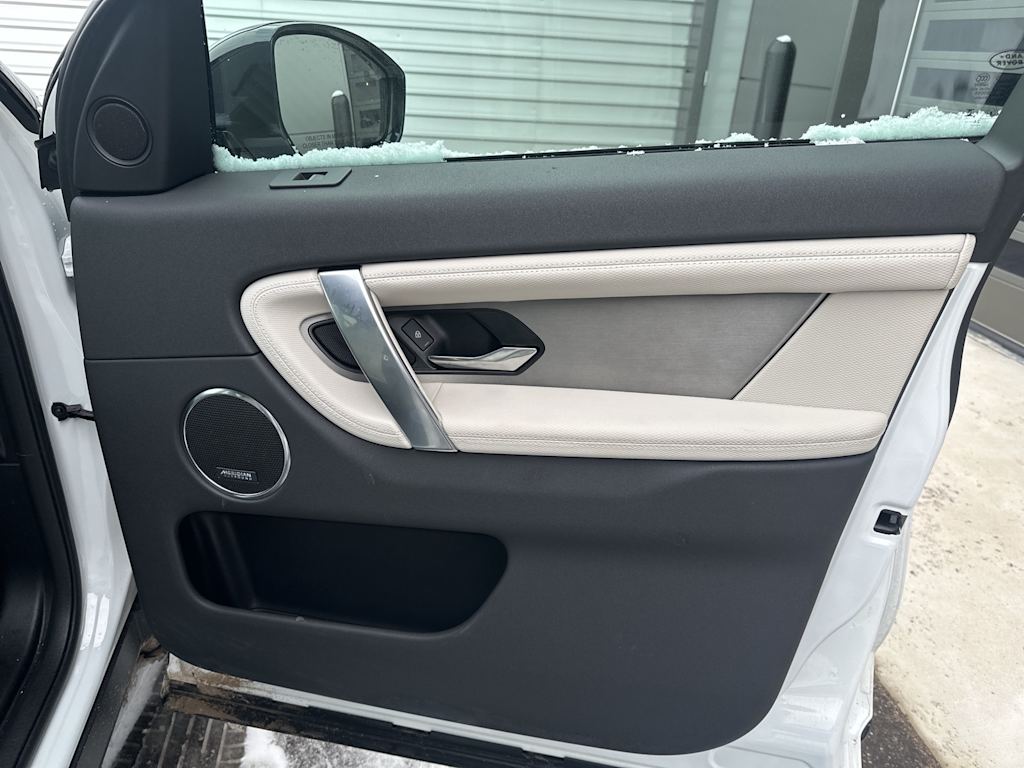 Thumbnail: 2025 Land Rover Discovery Sport - 19