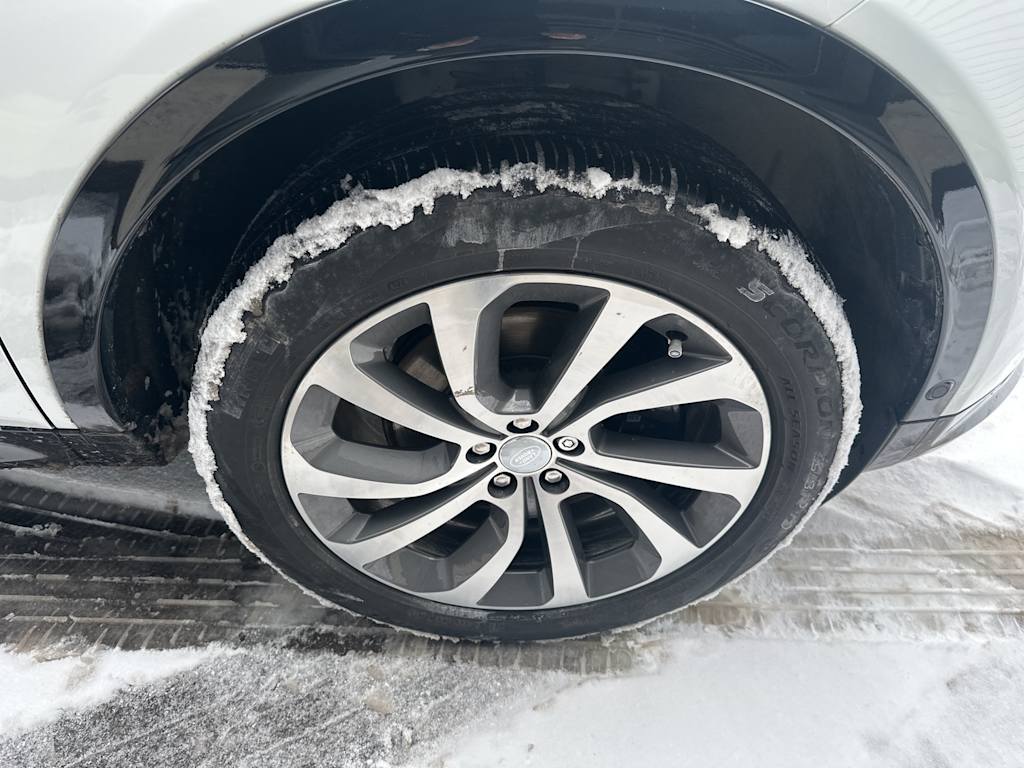 Thumbnail: 2025 Land Rover Discovery Sport - 18