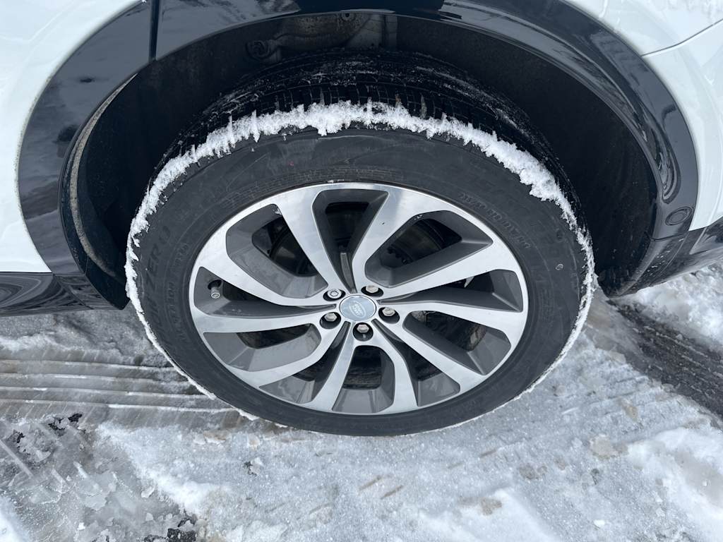 Thumbnail: 2025 Land Rover Discovery Sport - 16