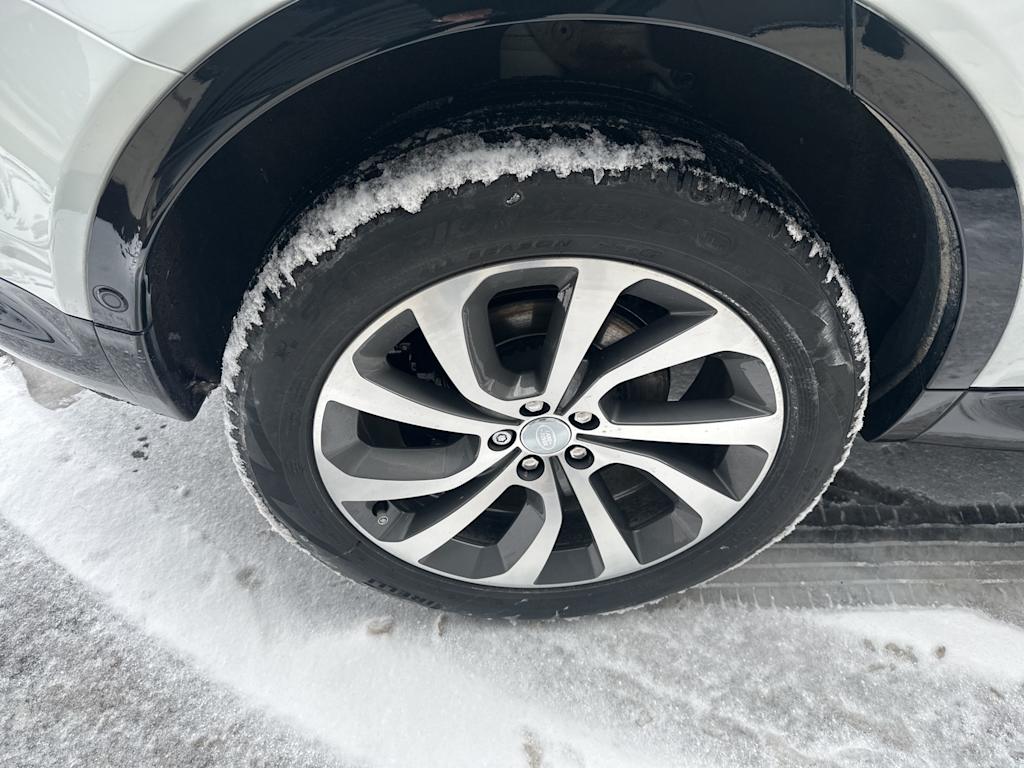 Thumbnail: 2025 Land Rover Discovery Sport - 17