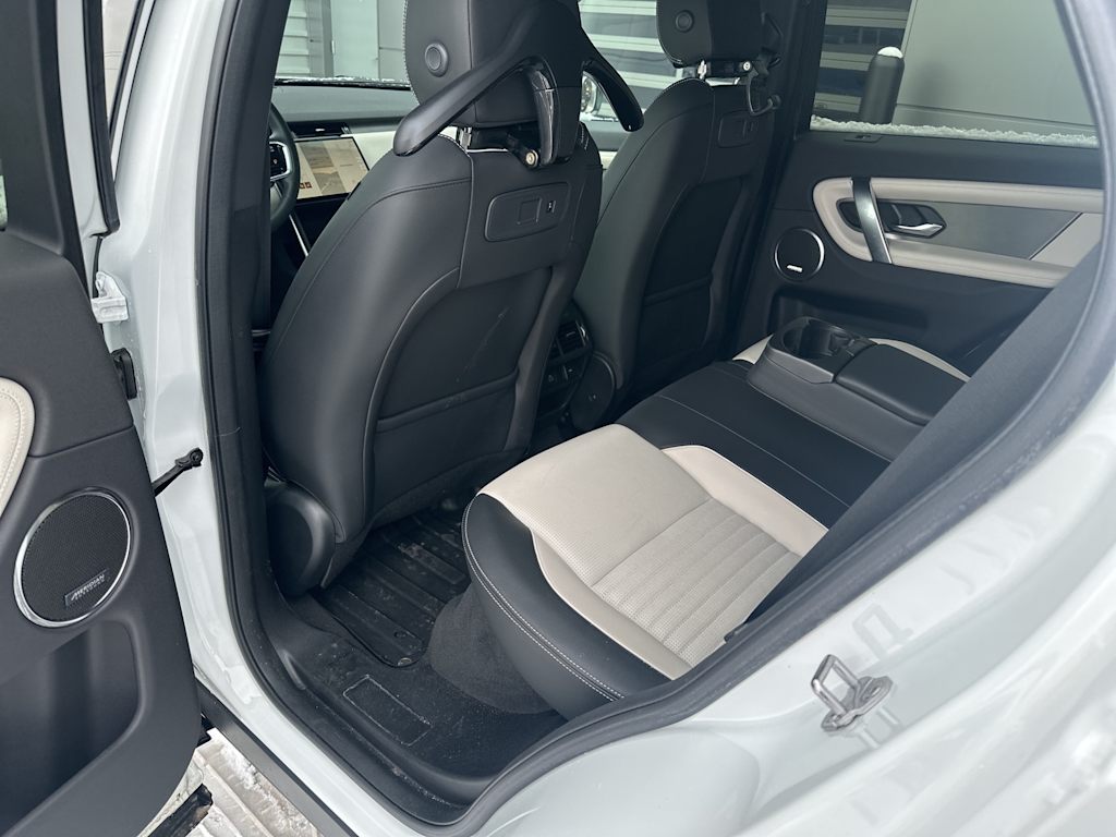 Thumbnail: 2025 Land Rover Discovery Sport - 21