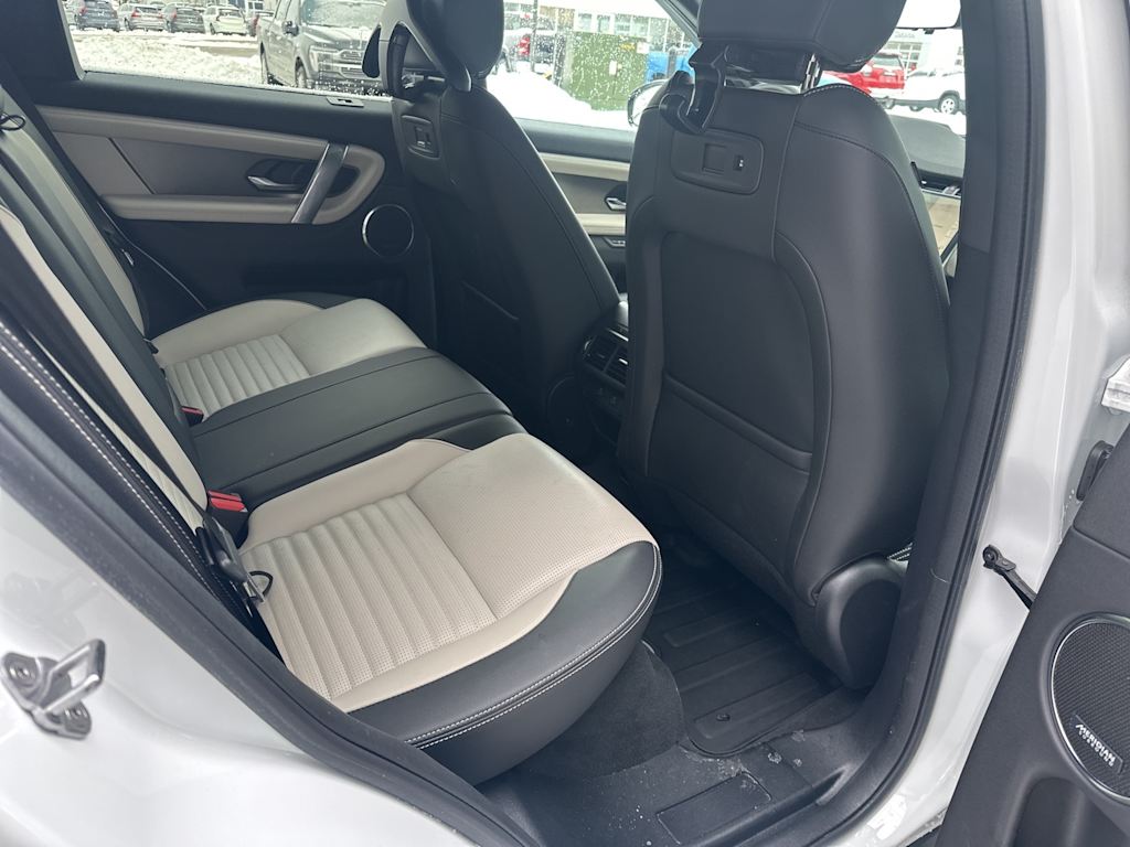 Thumbnail: 2025 Land Rover Discovery Sport - 7