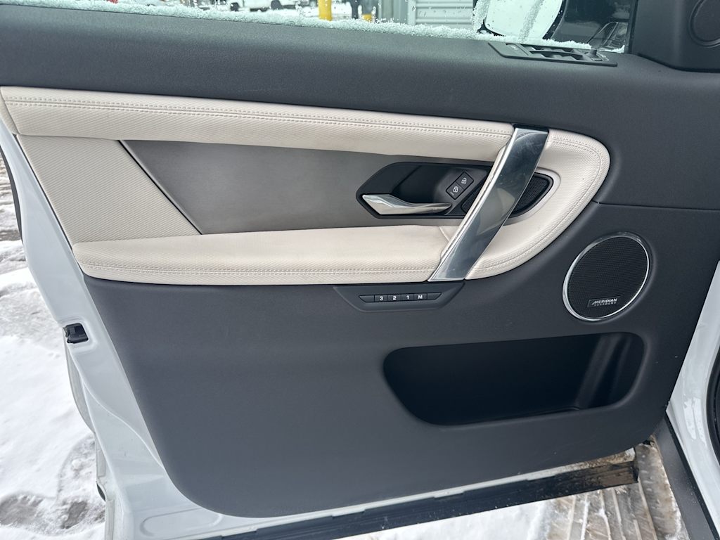 Thumbnail: 2025 Land Rover Discovery Sport - 24