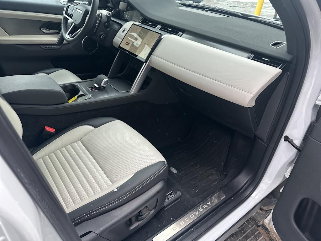 Thumbnail: 2025 Land Rover Discovery Sport - 6