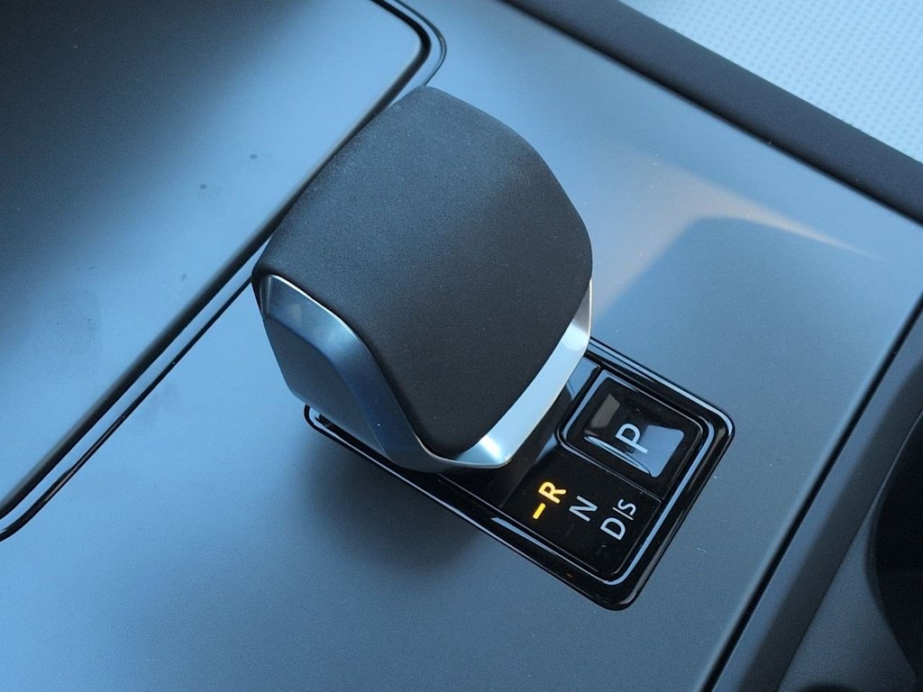 Thumbnail: 2026 Land Rover Discovery Sport - 15