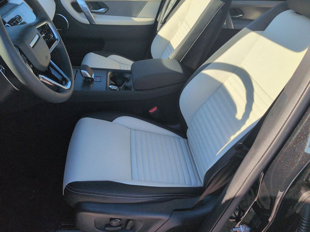 Thumbnail: 2026 Land Rover Discovery Sport - 9