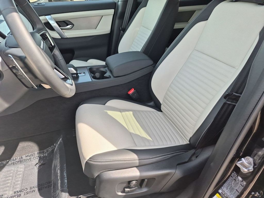 Thumbnail: 2026 Land Rover Discovery Sport - 10