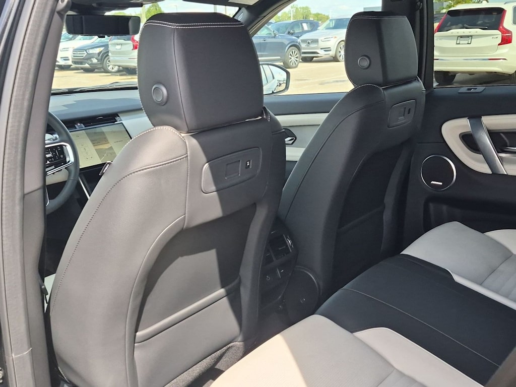 Thumbnail: 2026 Land Rover Discovery Sport - 12