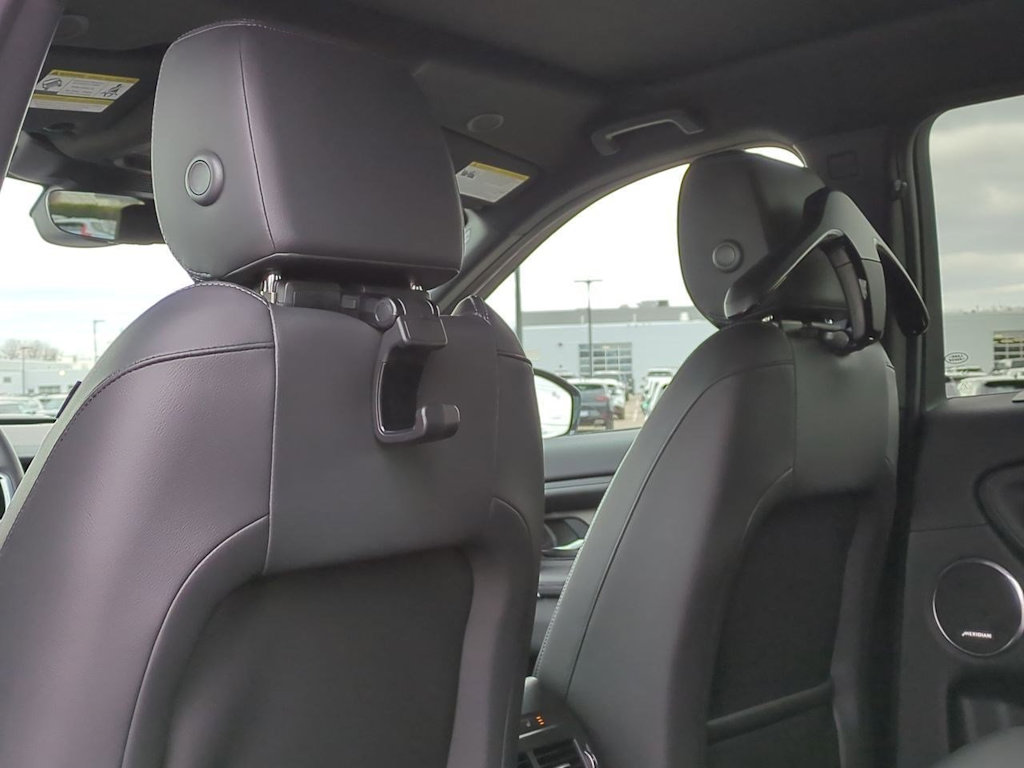 2025 Land Rover Discovery Sport Dynamic SE 11