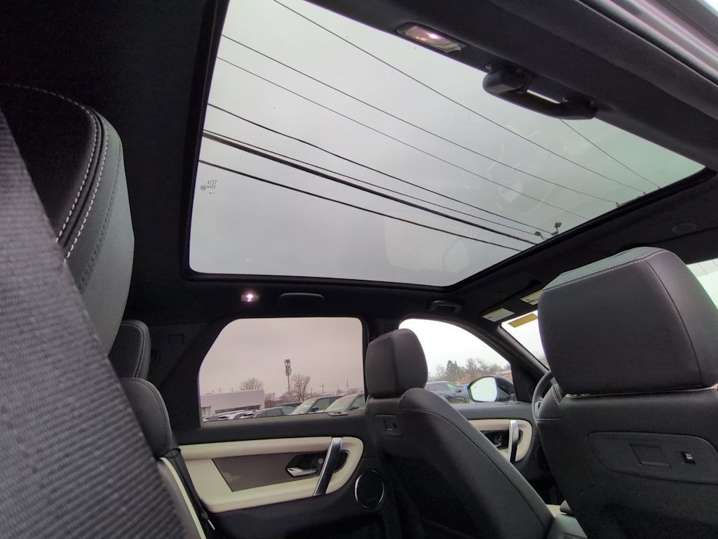 Thumbnail: 2025 Land Rover Discovery Sport - 29