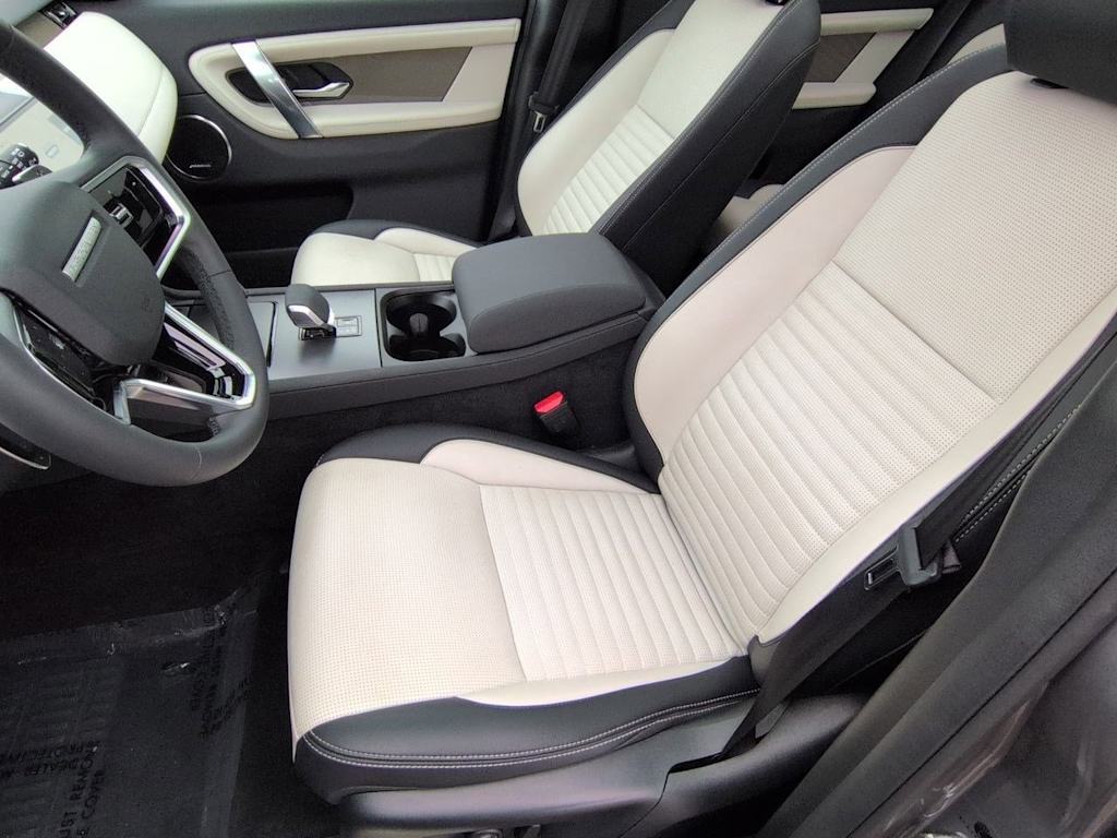 Thumbnail: 2025 Land Rover Discovery Sport - 12