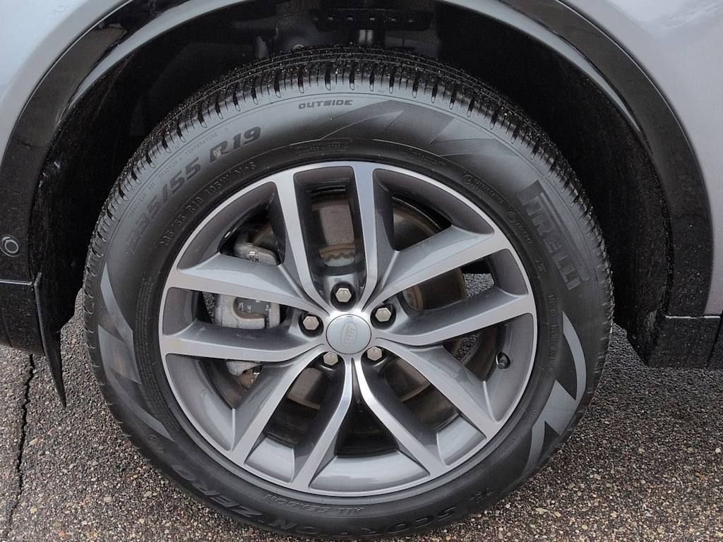 Thumbnail: 2025 Land Rover Discovery Sport - 8