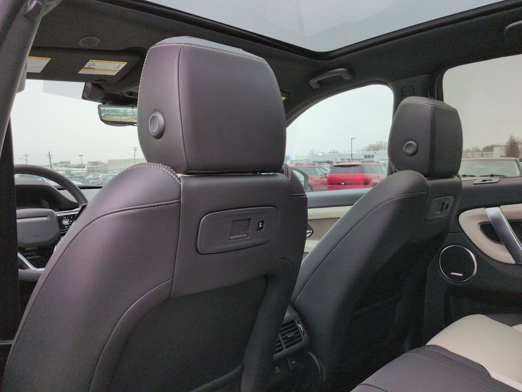 Thumbnail: 2025 Land Rover Discovery Sport - 13