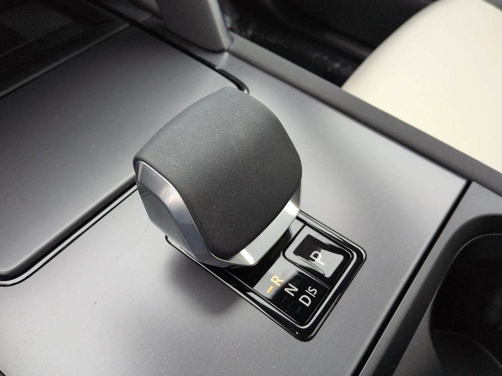 Thumbnail: 2025 Land Rover Discovery Sport - 18