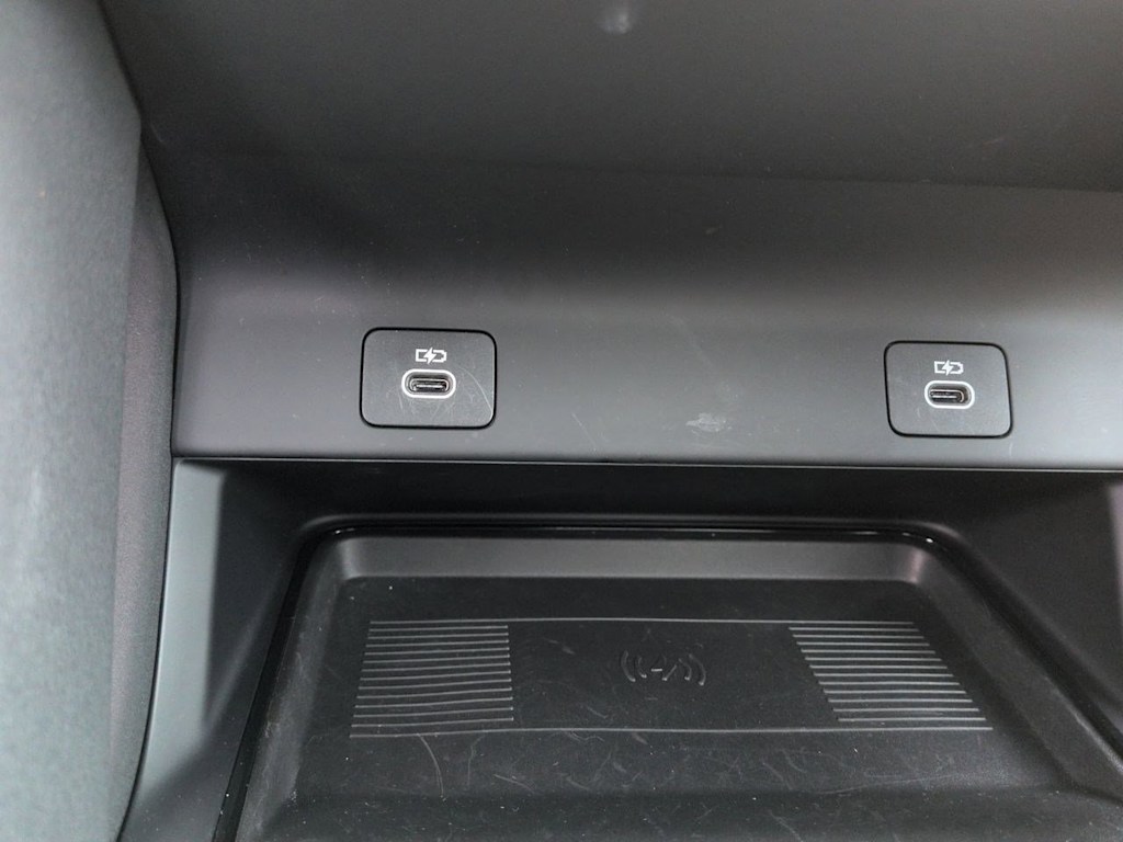 Thumbnail: 2025 Land Rover Discovery Sport - 35