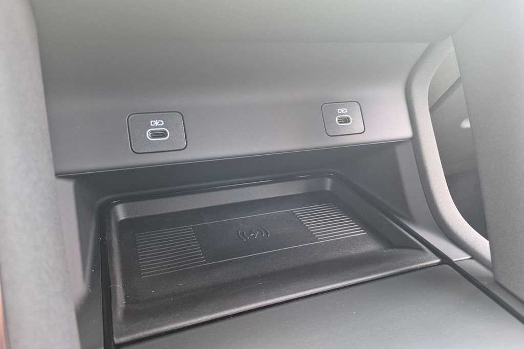 Thumbnail: 2026 Land Rover Discovery Sport - 35