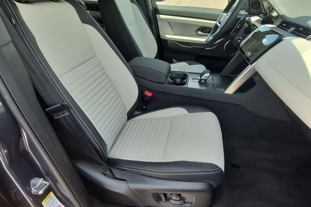 Thumbnail: 2026 Land Rover Discovery Sport - 11