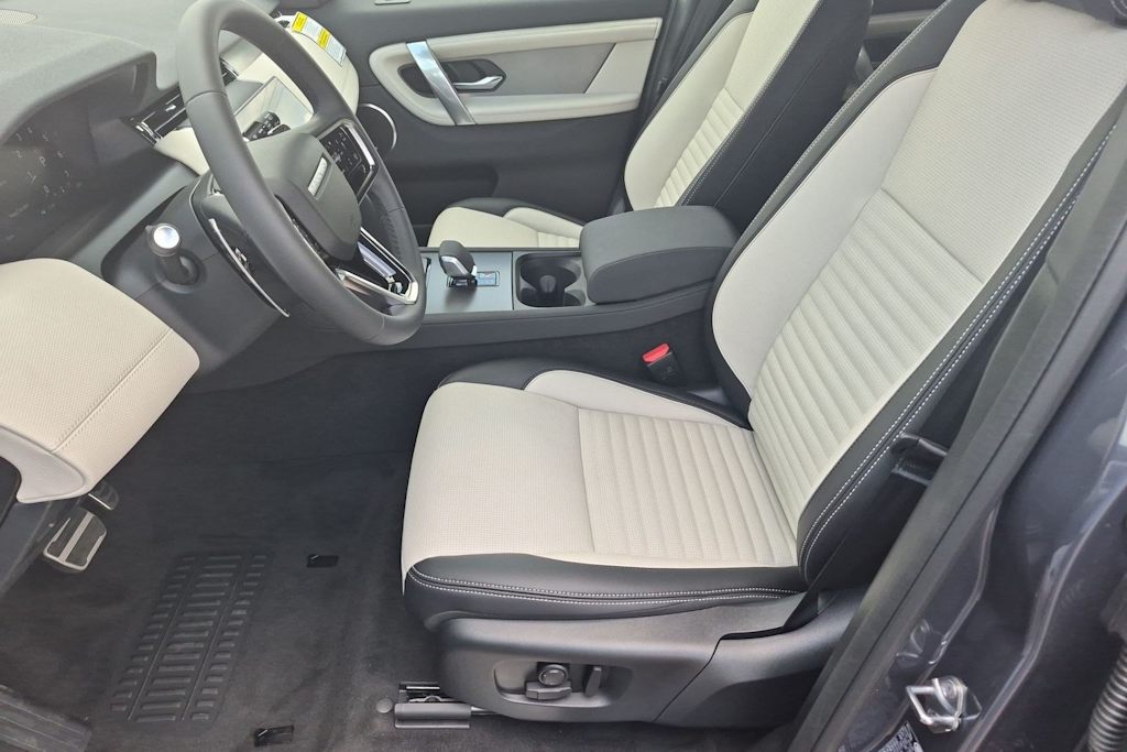 Thumbnail: 2026 Land Rover Discovery Sport - 10